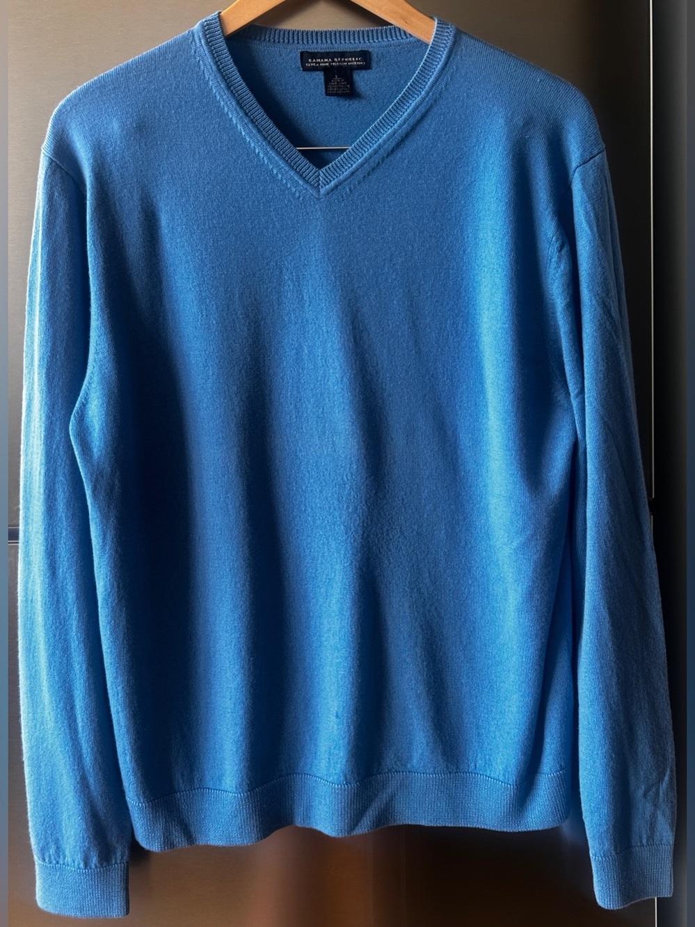 Banana Republic L 100% Merino Wool V Neck Sweater Bright Blue